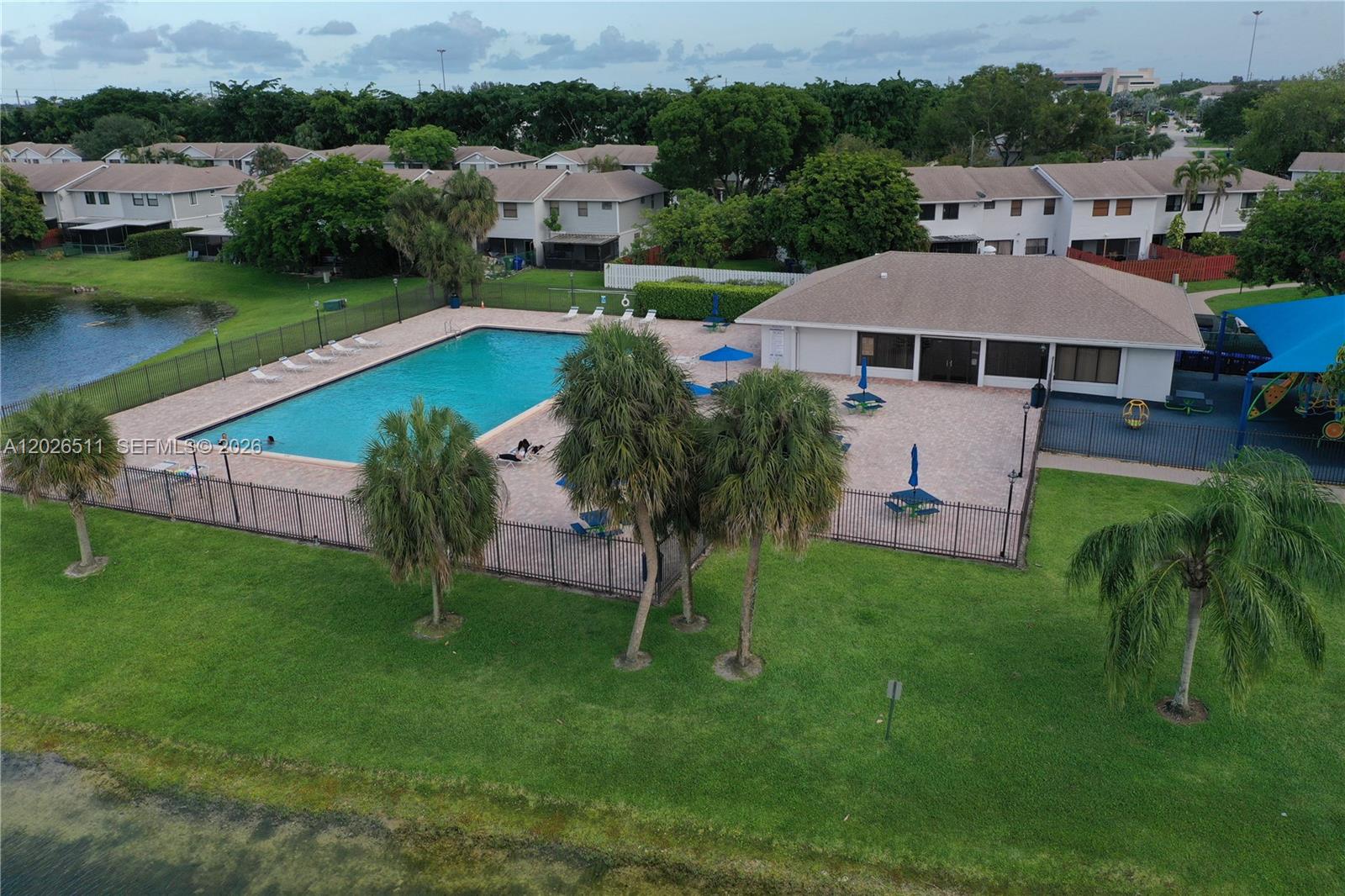PEMBROKE POINTE SECTION T - Residential
