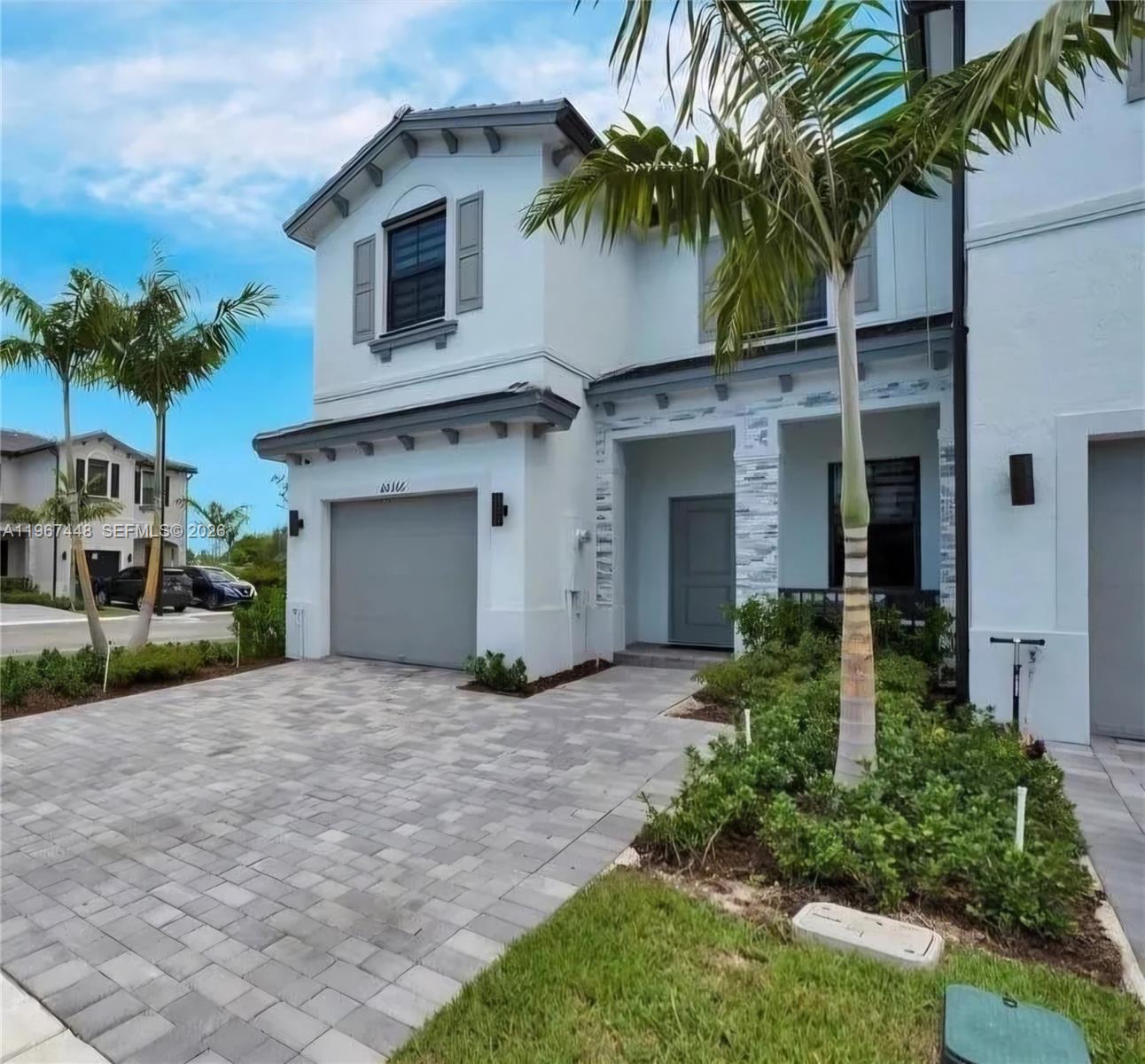 VISTA LAGO - Residential