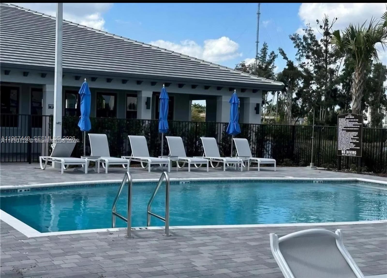 VISTA LAGO - Residential