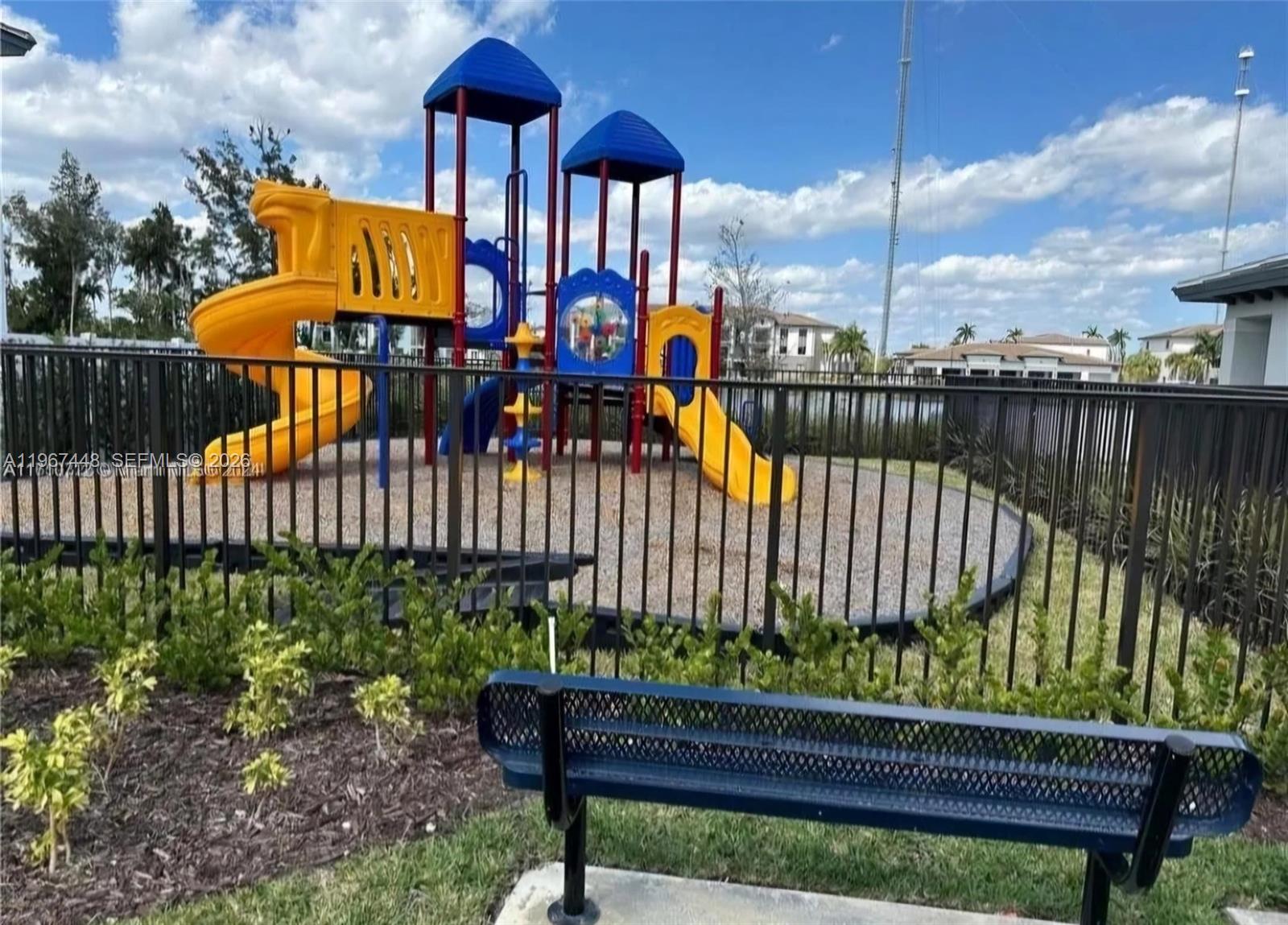 VISTA LAGO - Residential