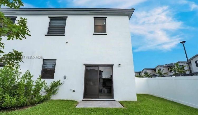 VISTA LAGO - Residential