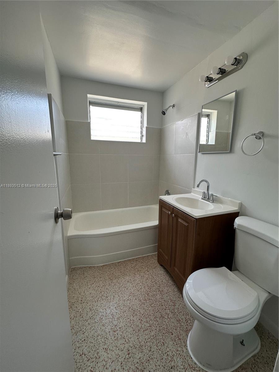 BISCAYNE BCH SUB - Residential Lease