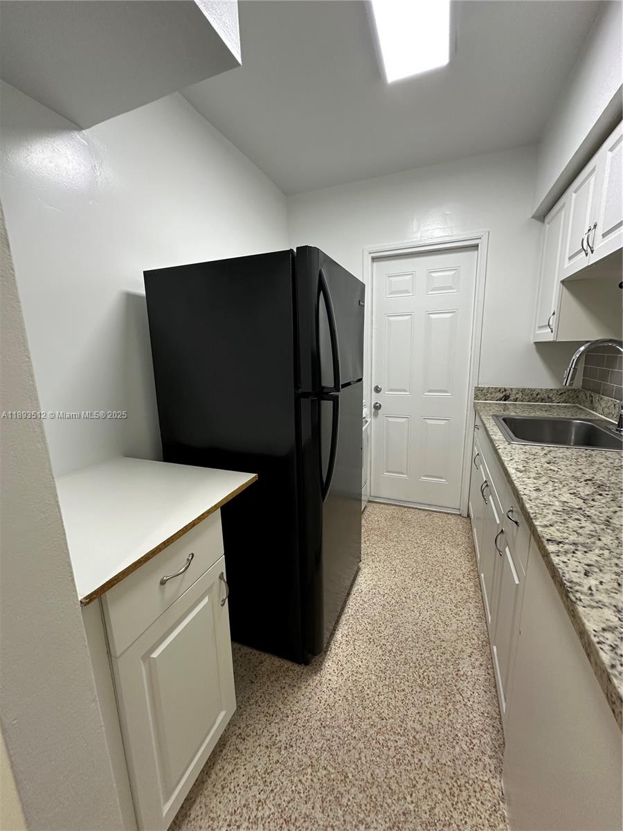BISCAYNE BCH SUB - Residential Lease