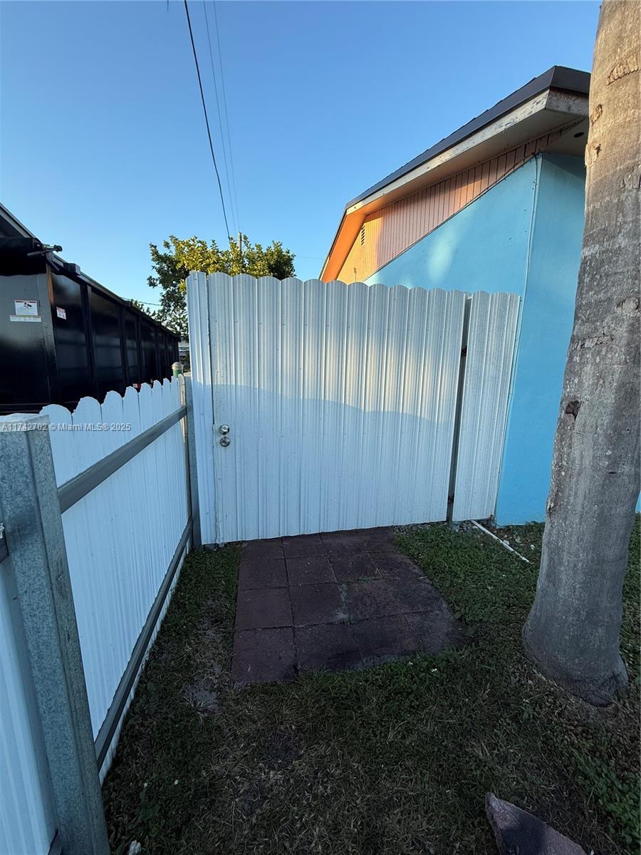 Rental Property at 6465 Meade St 1, Hollywood, Broward County, Florida - Bedrooms: 1 
Bathrooms: 1  - $1,450 MO.