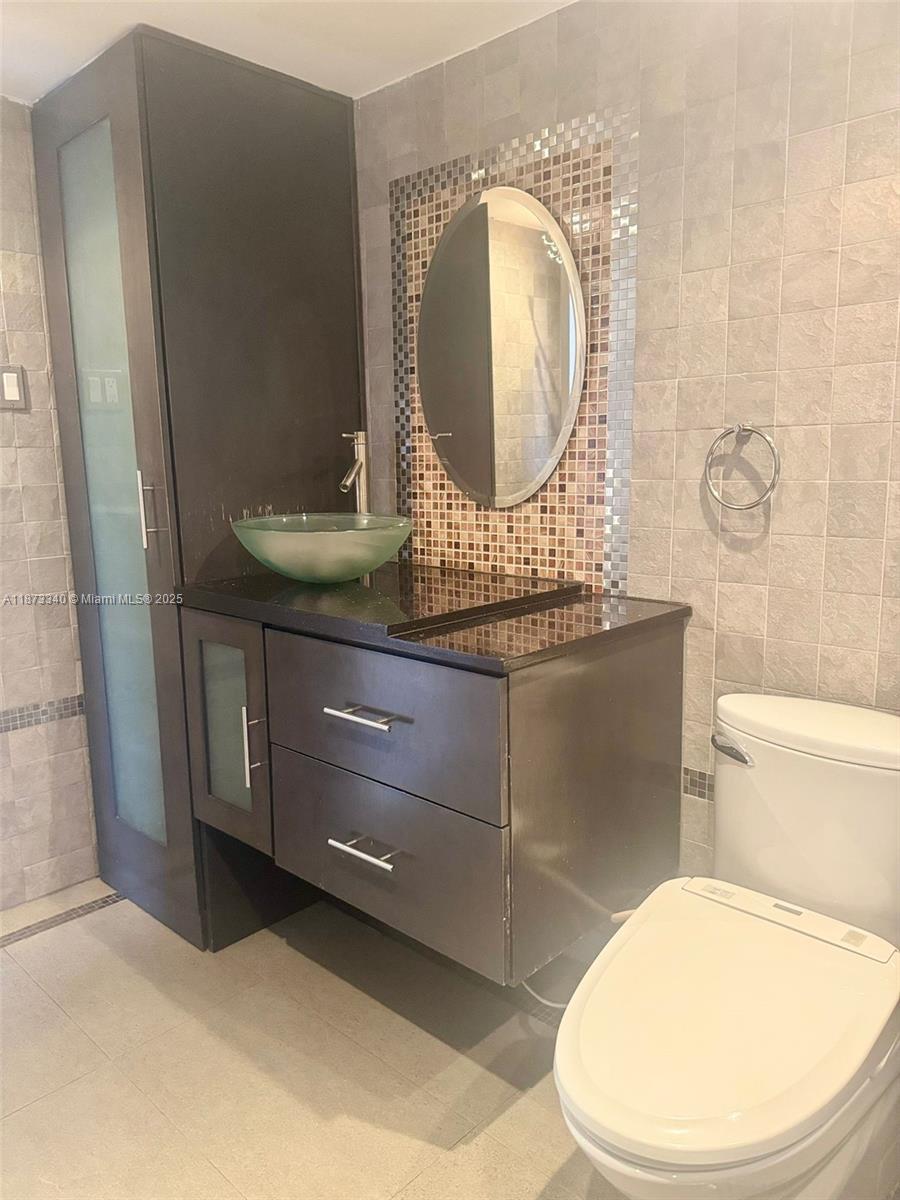 LEEWARD POINT CONDO - Residential Lease