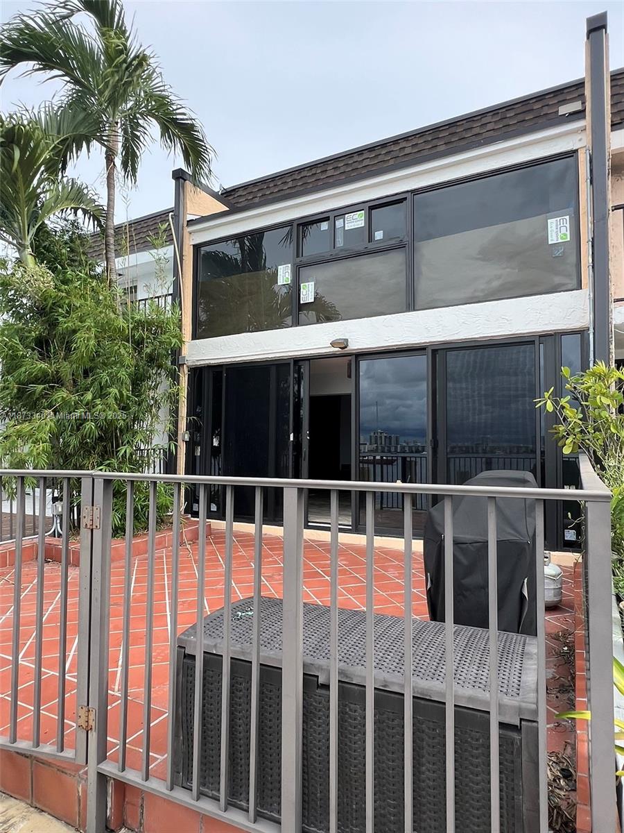 LEEWARD POINT CONDO - Residential Lease