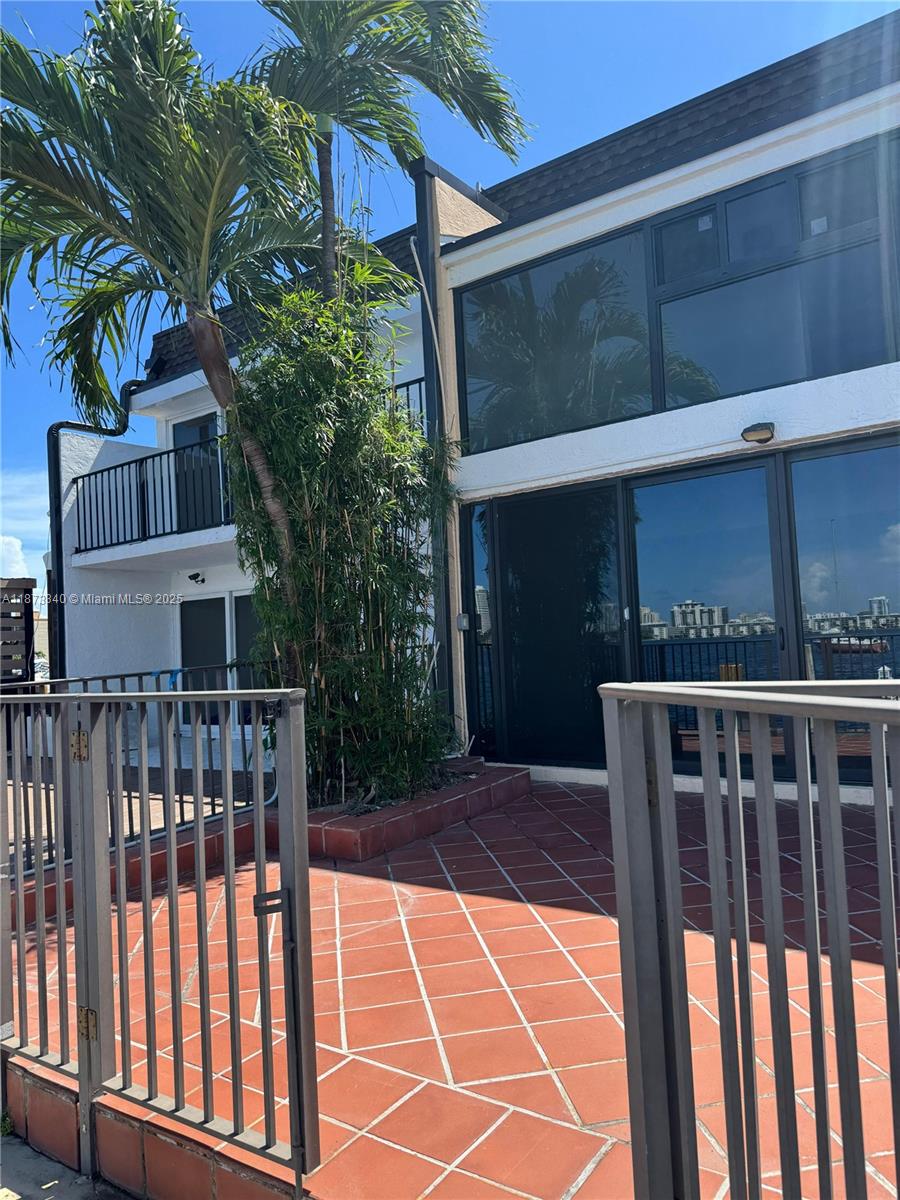 LEEWARD POINT CONDO - Residential Lease