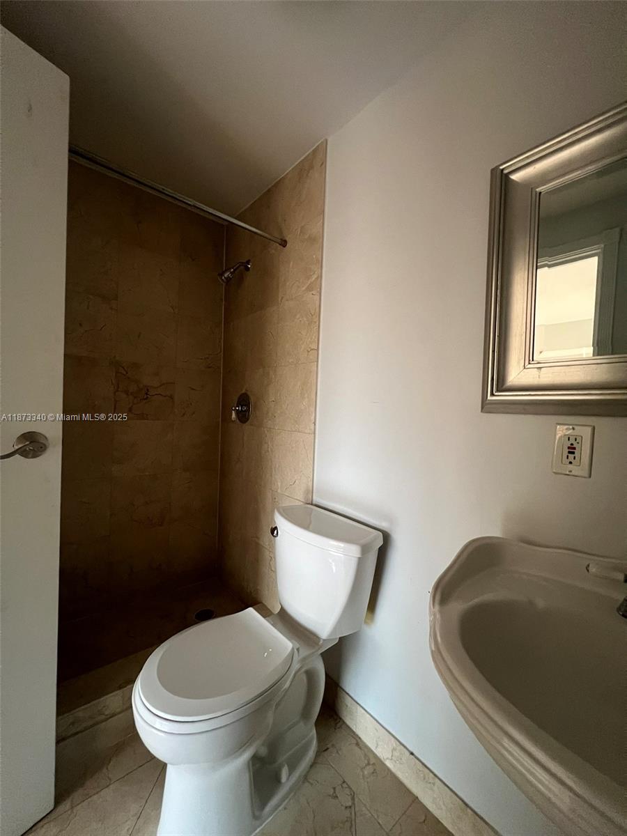 LEEWARD POINT CONDO - Residential Lease