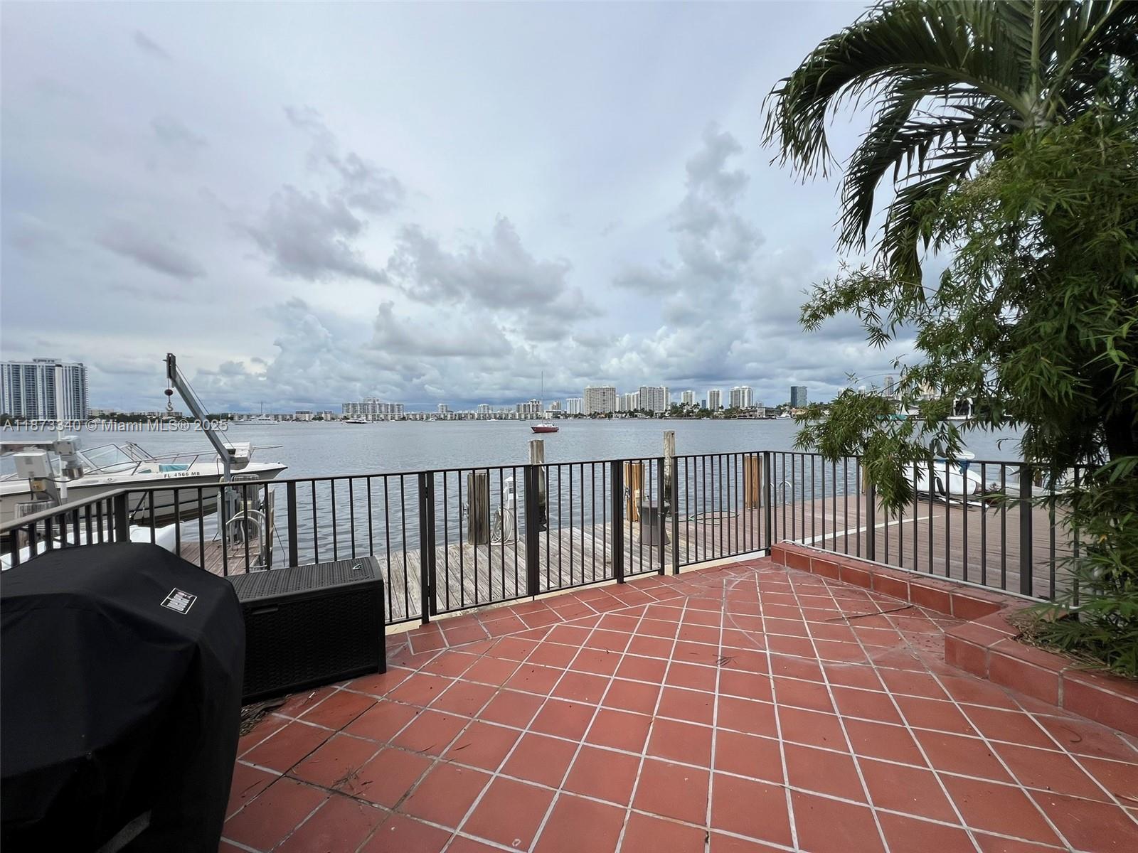 LEEWARD POINT CONDO - Residential Lease