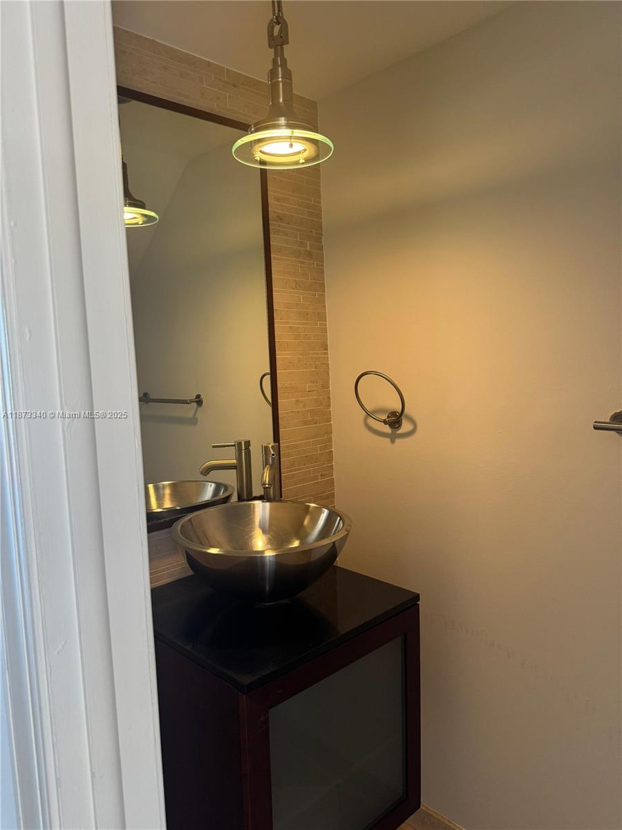 LEEWARD POINT CONDO - Residential Lease