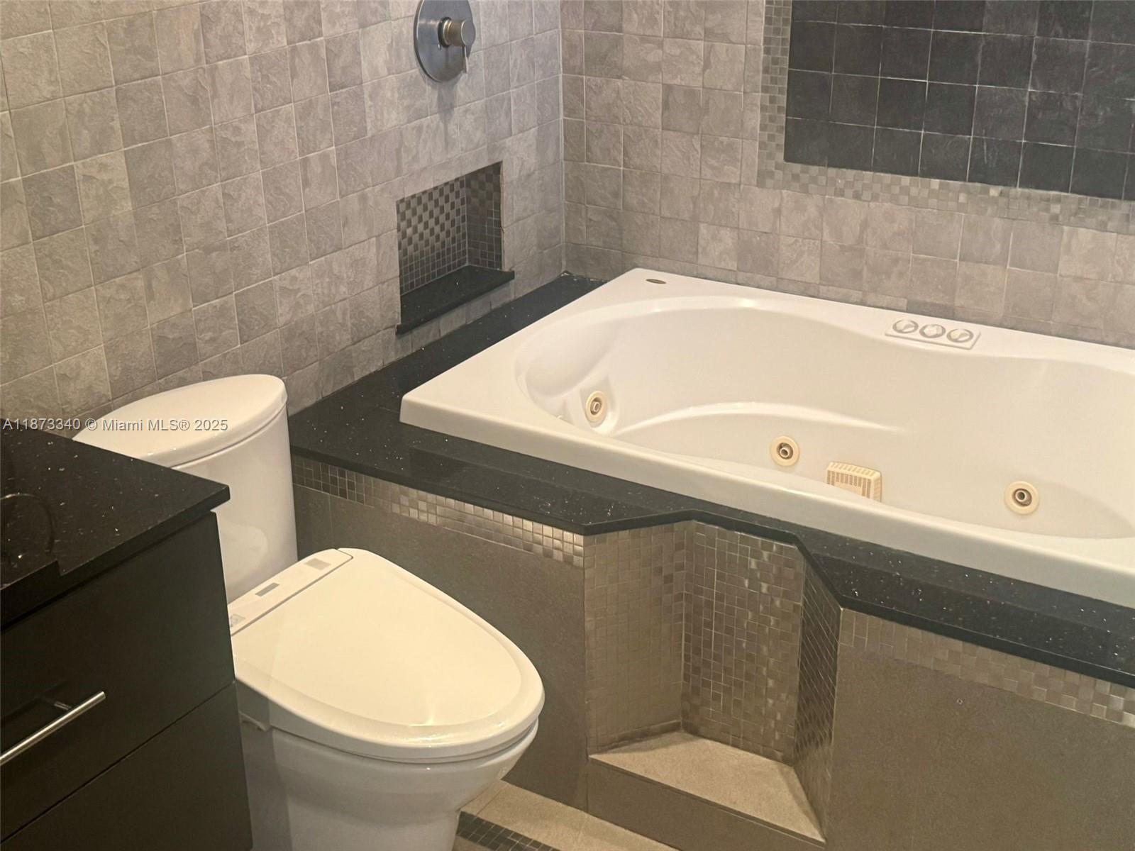 LEEWARD POINT CONDO - Residential Lease