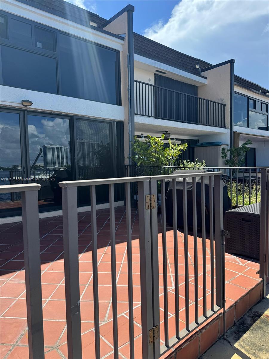 LEEWARD POINT CONDO - Residential Lease