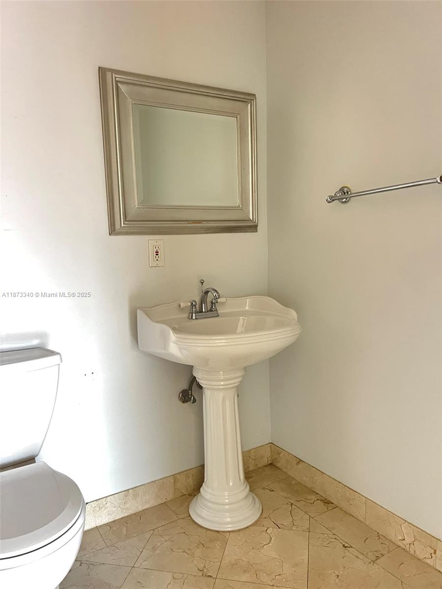 LEEWARD POINT CONDO - Residential Lease