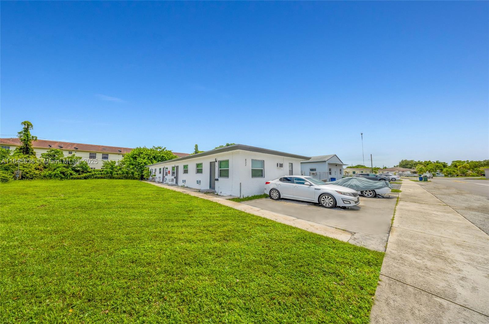 832 NW 10th St
