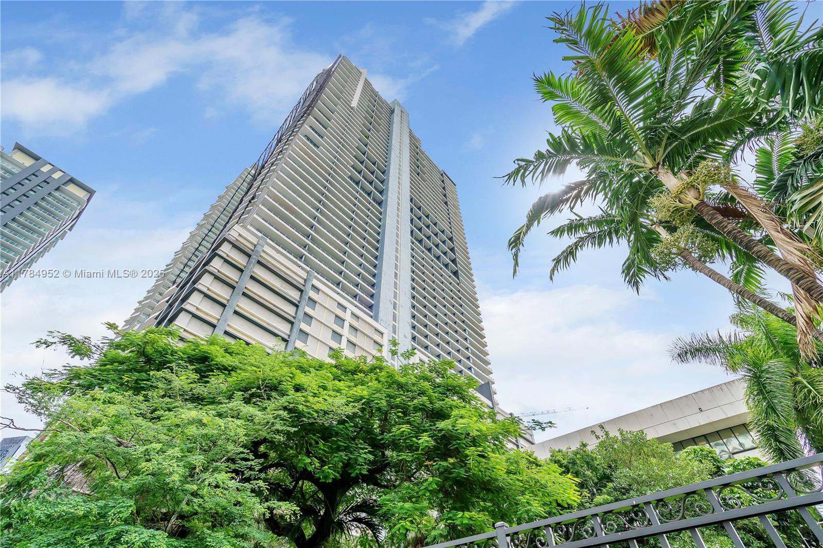 INFINITY AT BRICKELL COND - Residential