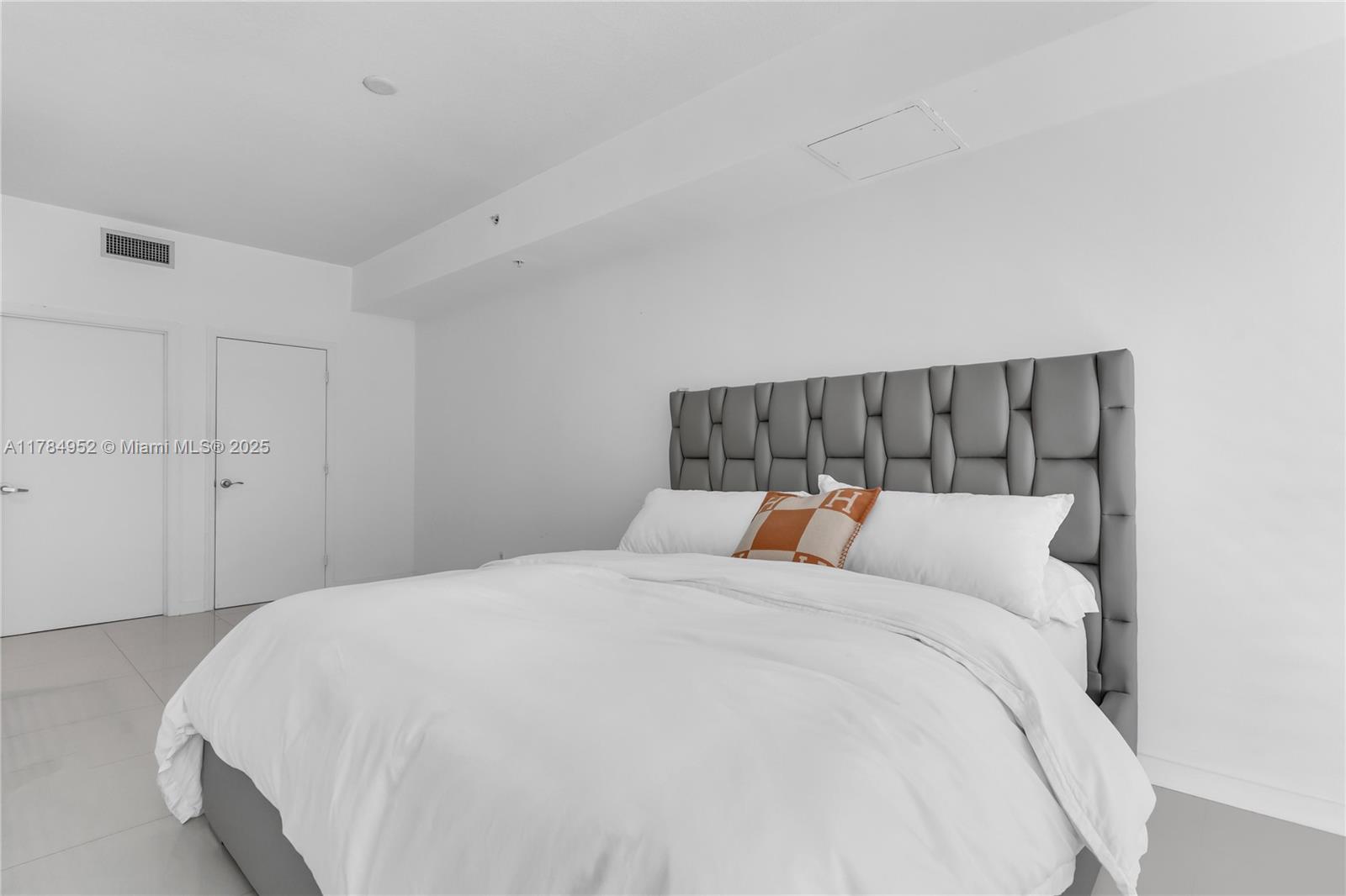 INFINITY AT BRICKELL COND - Residential