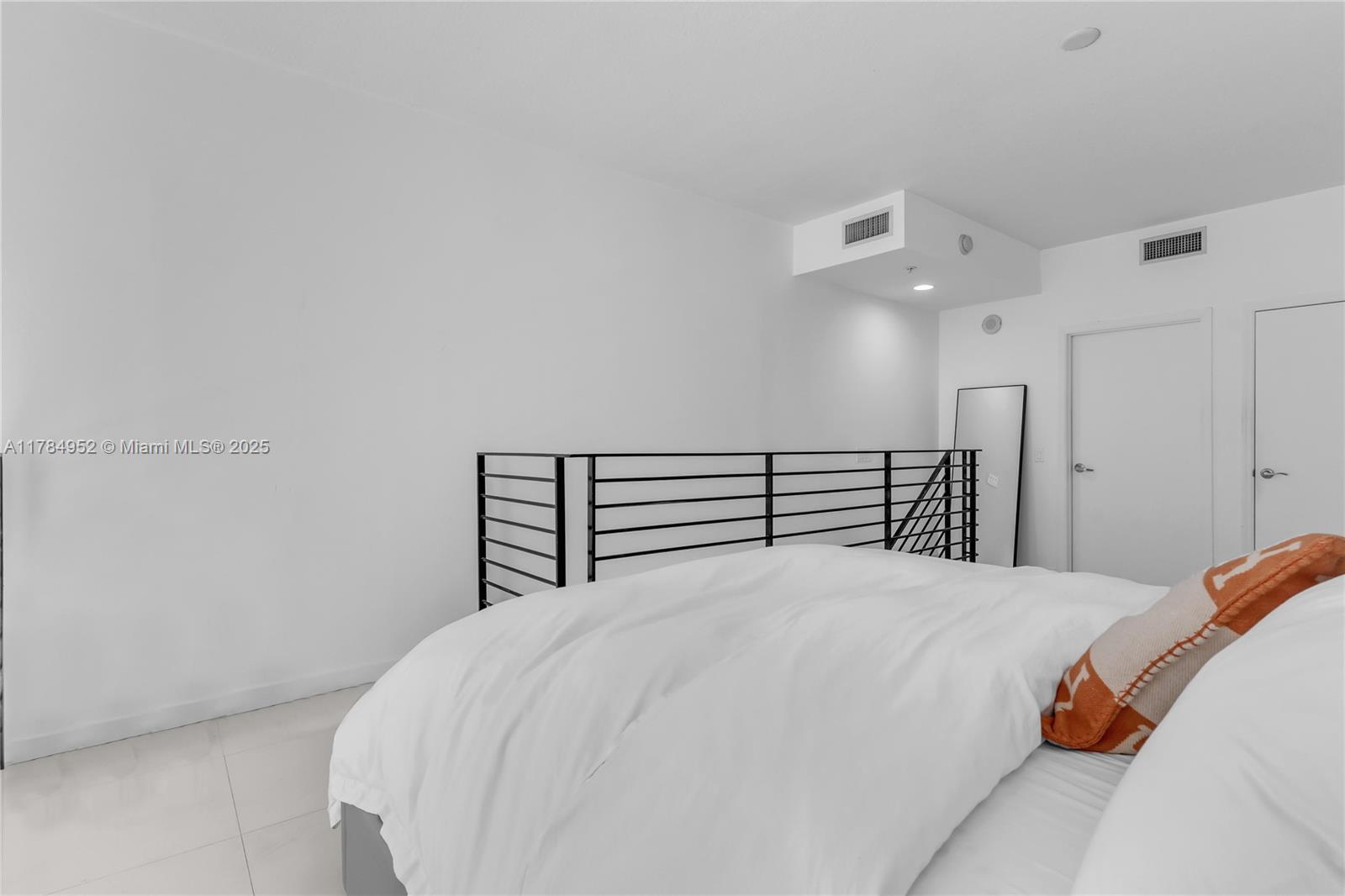INFINITY AT BRICKELL COND - Residential