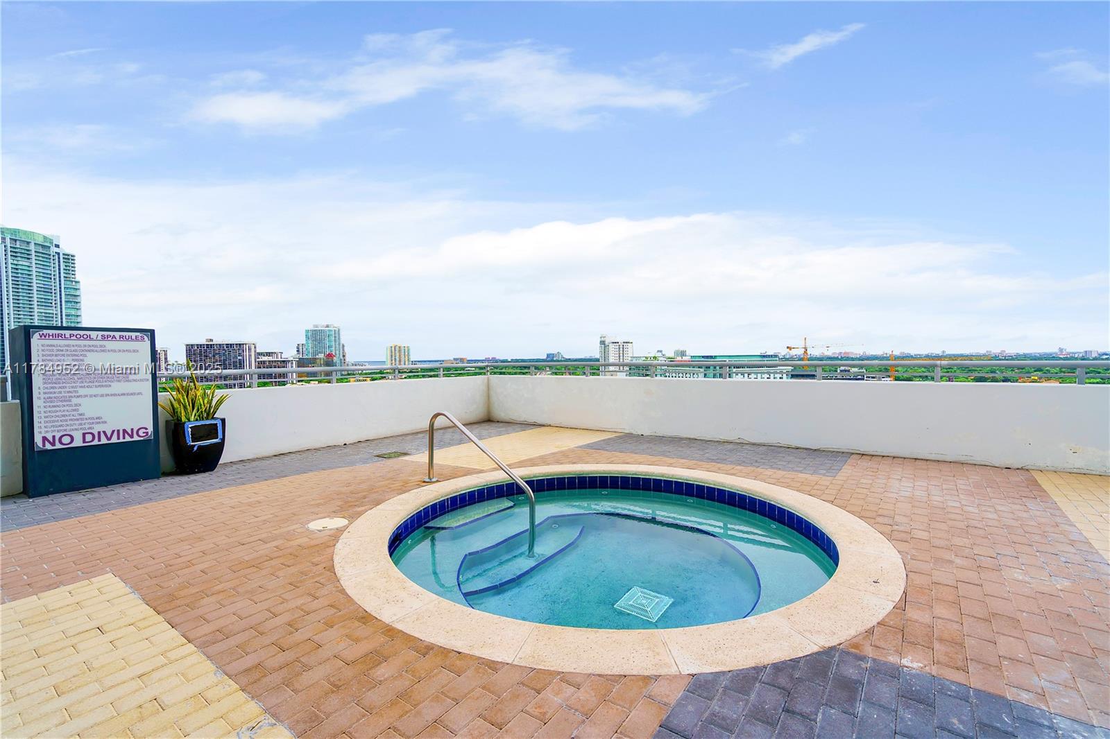 INFINITY AT BRICKELL COND - Residential