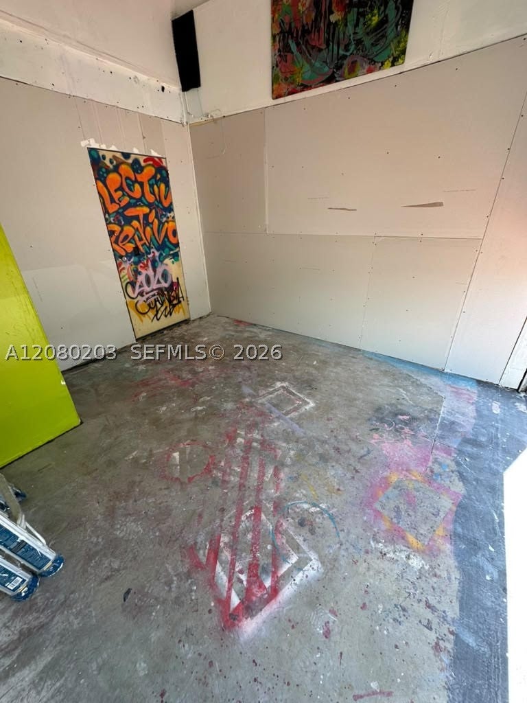 307 NW 10th Ter 307