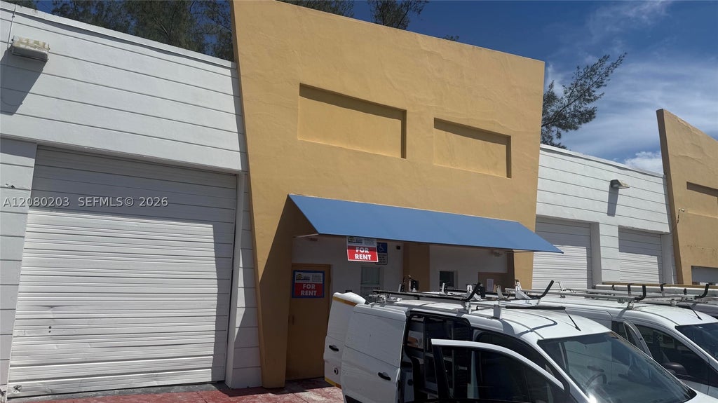 Photo of 307 NW 10th Ter #307, Hallandale Beach, FL 33009 (MLS # A12080203)