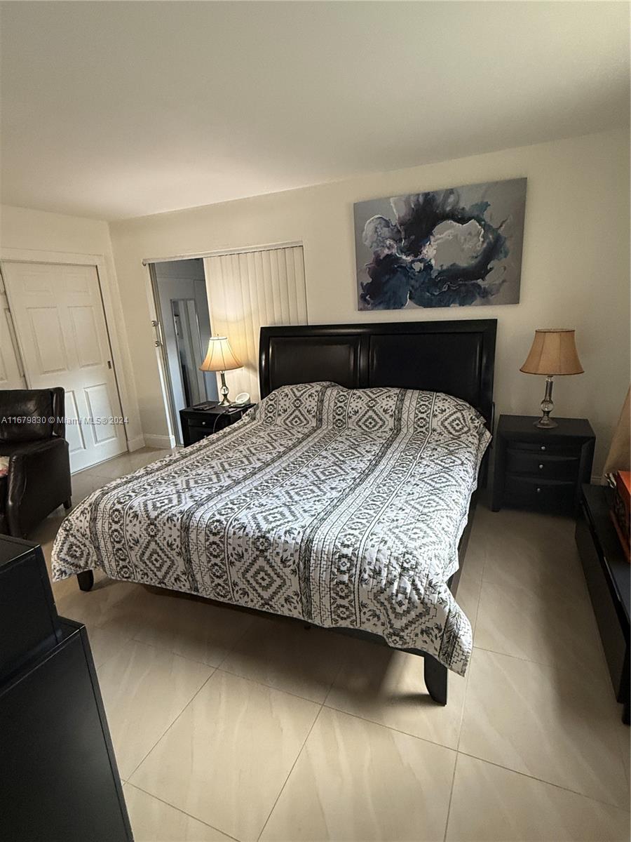 KINGS POINT SAXONY CONDOS - Residential