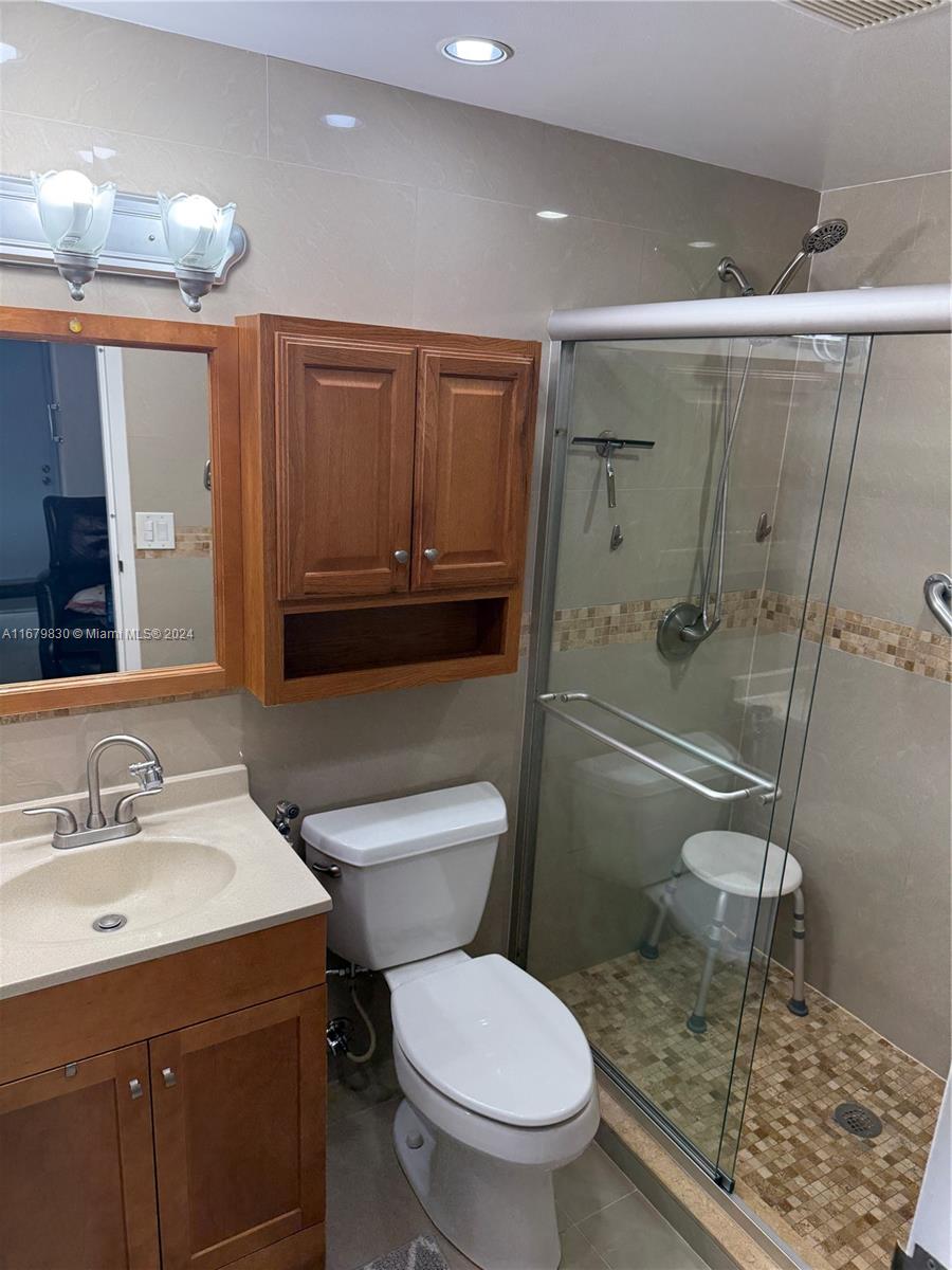 KINGS POINT SAXONY CONDOS - Residential