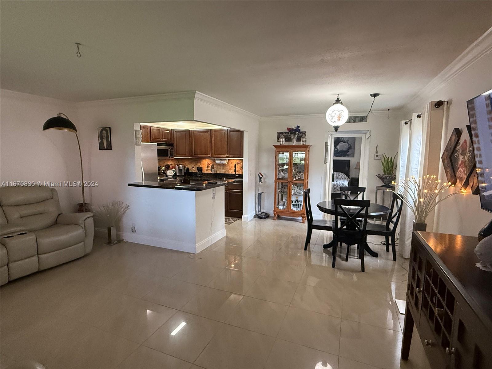 KINGS POINT SAXONY CONDOS - Residential
