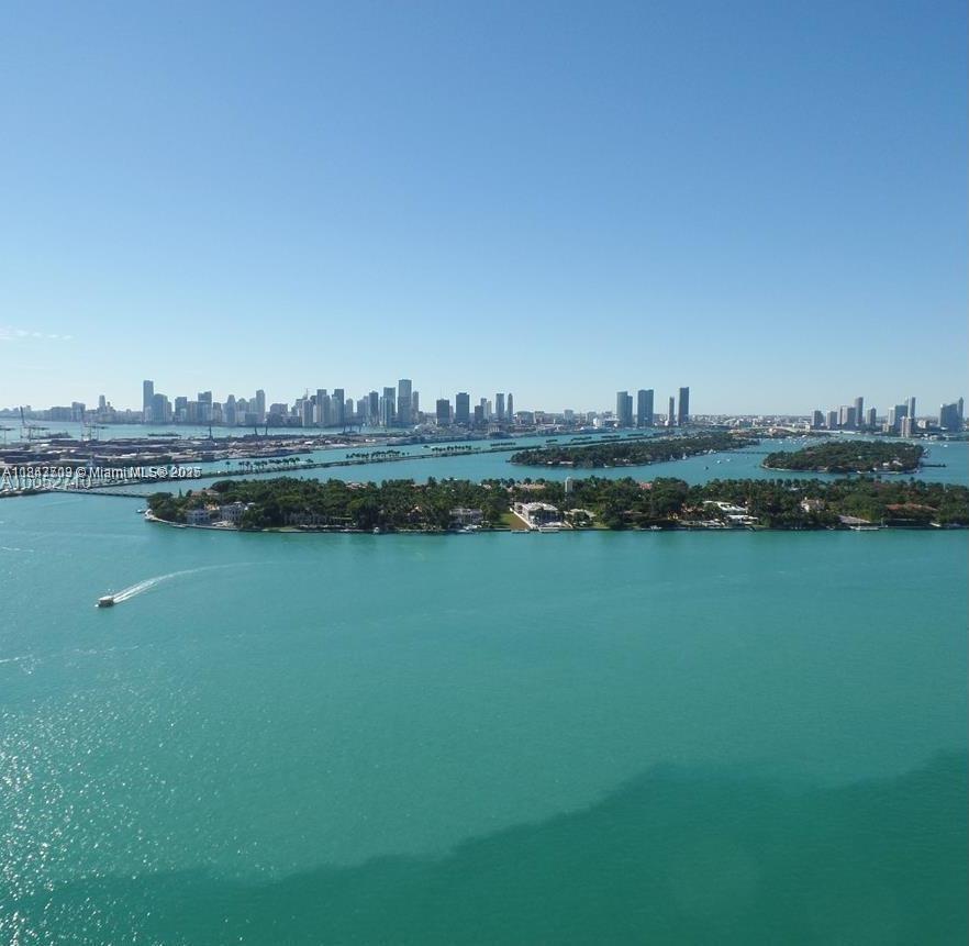 spectacular direct bay view, see Biscayne, Star Island and Miami skyline, resort style amenities include 2 pools, top of the line gym, convenience store, tennis court and more.