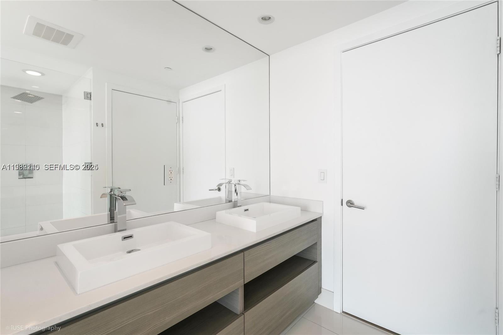 ICON BAY CONDO - Residential Lease