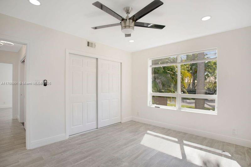 HOLLYWOOD LAKES SECTION - Residential