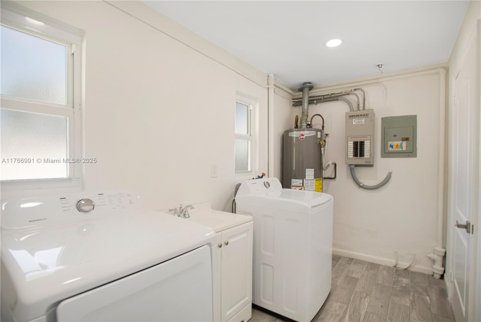 HOLLYWOOD LAKES SECTION - Residential