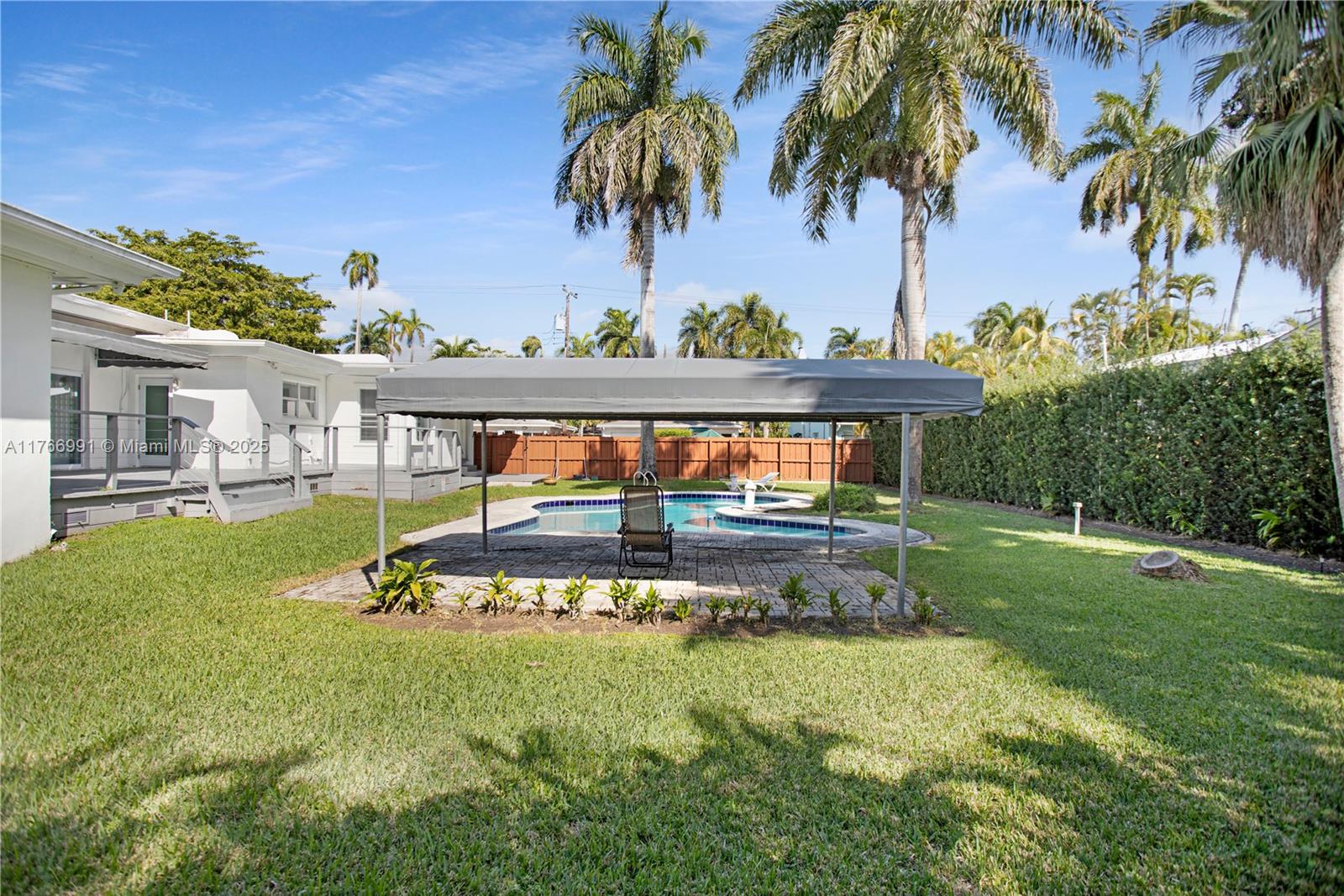 HOLLYWOOD LAKES SECTION - Residential
