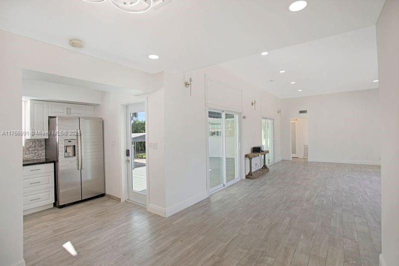 HOLLYWOOD LAKES SECTION - Residential