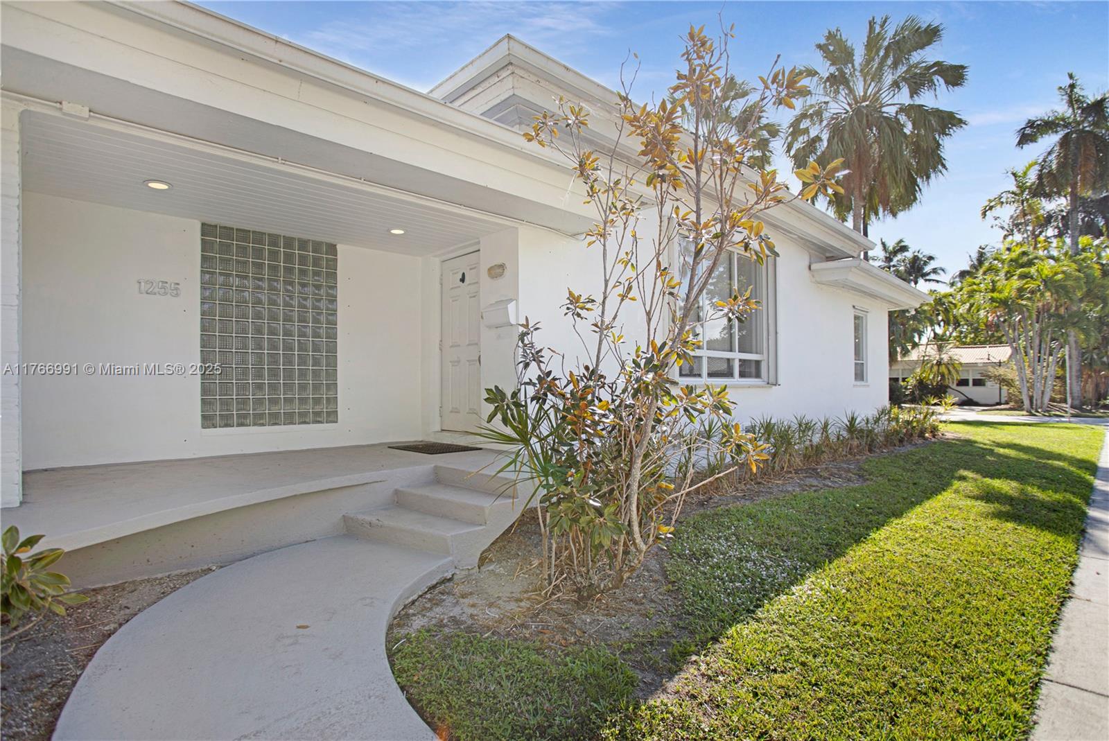 HOLLYWOOD LAKES SECTION - Residential