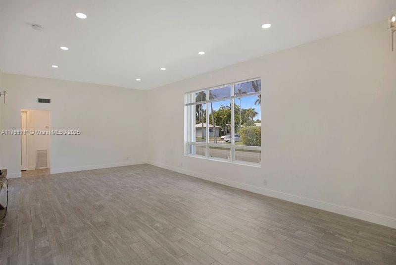 HOLLYWOOD LAKES SECTION - Residential