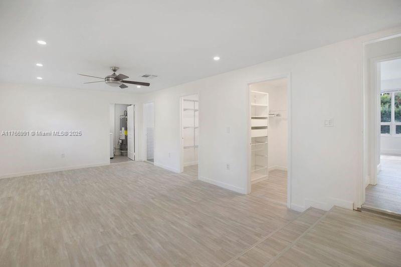 HOLLYWOOD LAKES SECTION - Residential