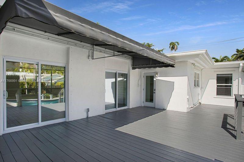 HOLLYWOOD LAKES SECTION - Residential