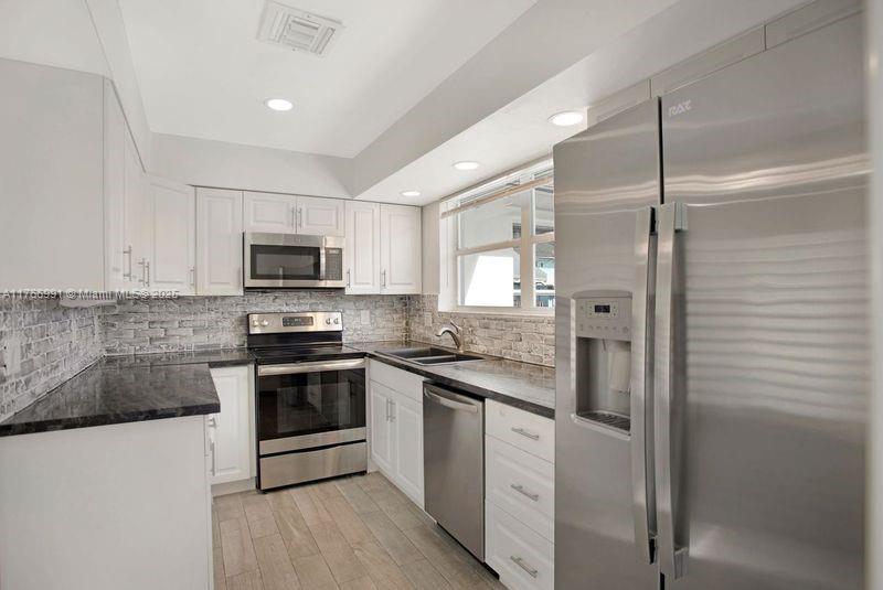 HOLLYWOOD LAKES SECTION - Residential