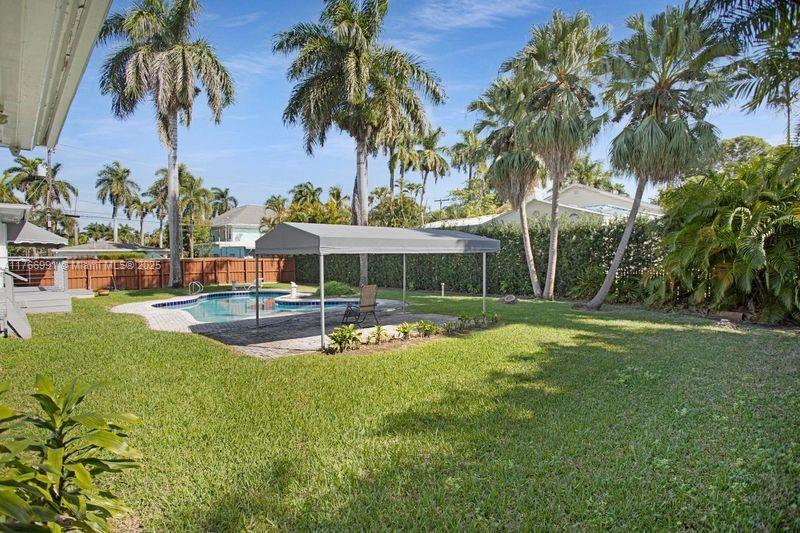 HOLLYWOOD LAKES SECTION - Residential