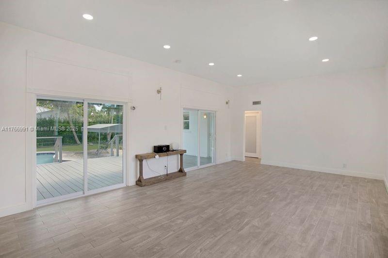 HOLLYWOOD LAKES SECTION - Residential
