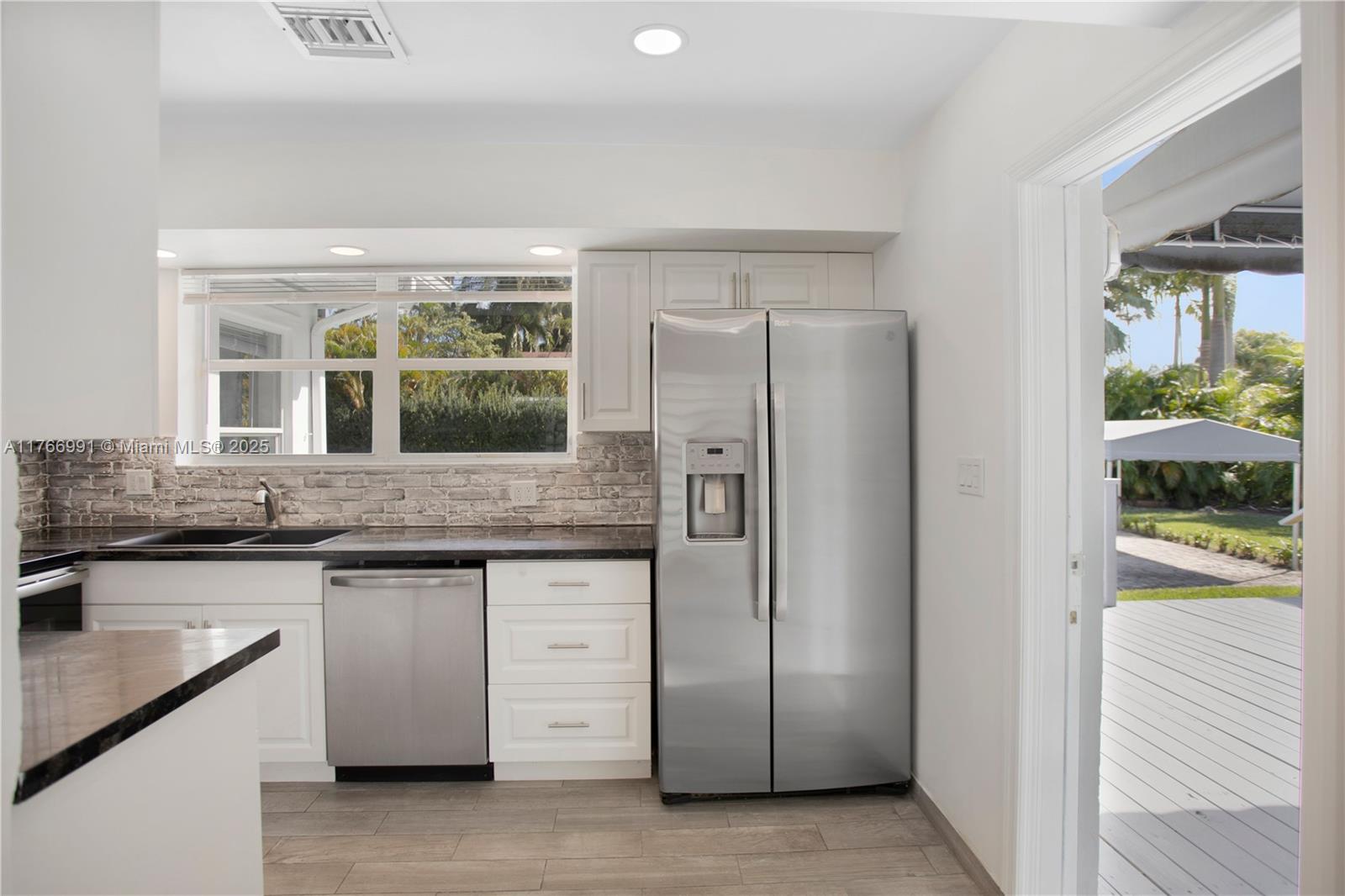 HOLLYWOOD LAKES SECTION - Residential