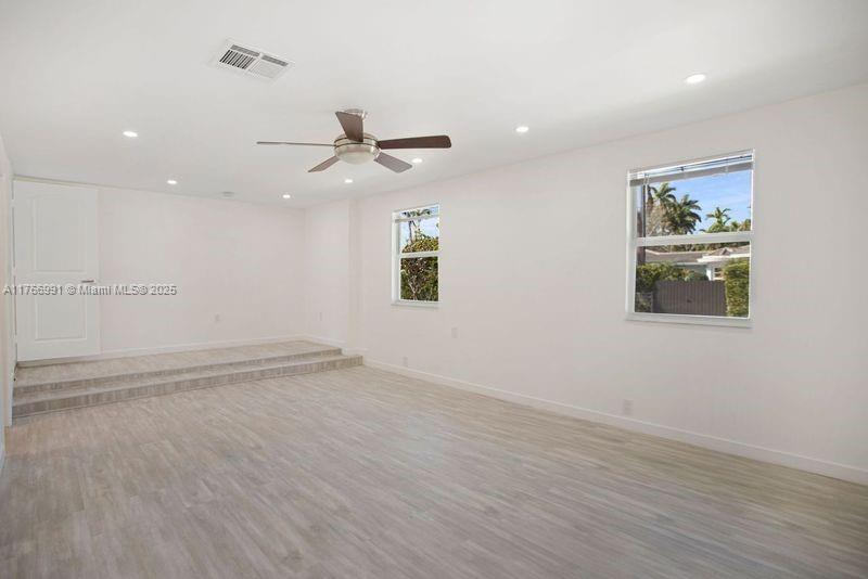 HOLLYWOOD LAKES SECTION - Residential