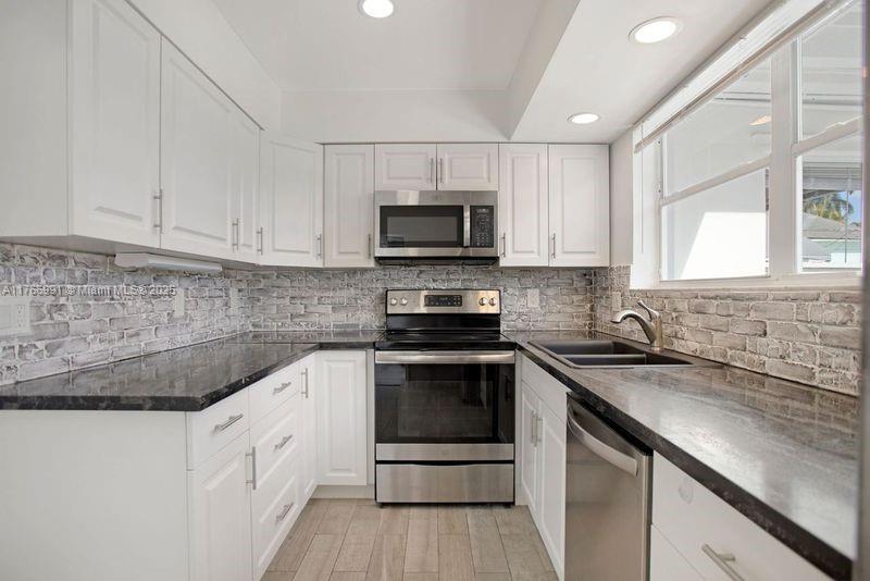 HOLLYWOOD LAKES SECTION - Residential