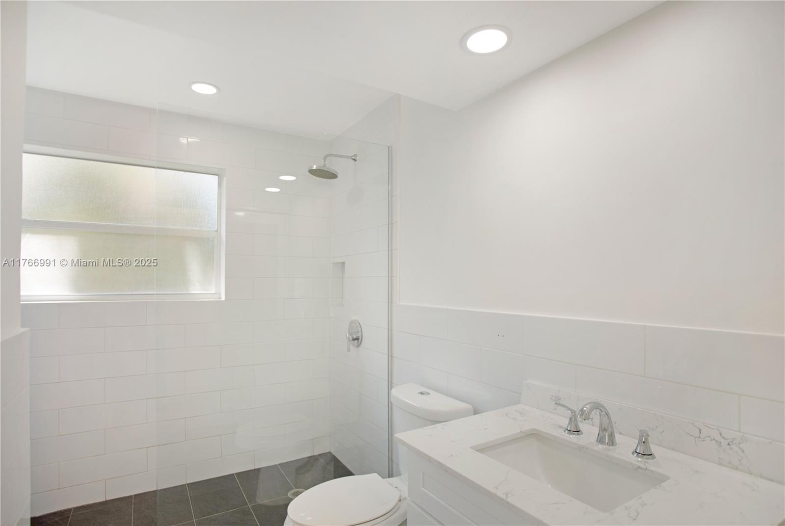 HOLLYWOOD LAKES SECTION - Residential