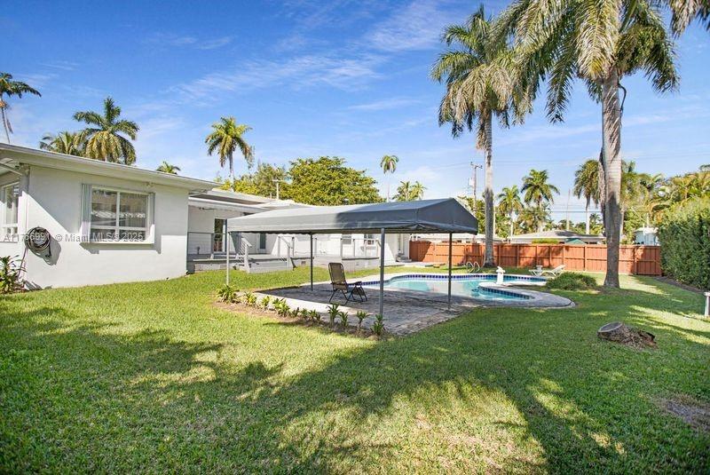 HOLLYWOOD LAKES SECTION - Residential