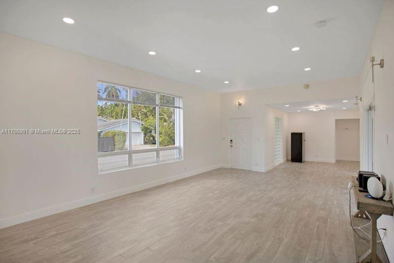 HOLLYWOOD LAKES SECTION - Residential