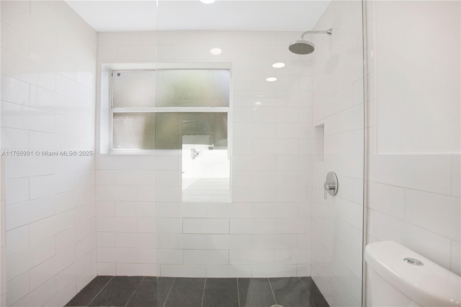 HOLLYWOOD LAKES SECTION - Residential
