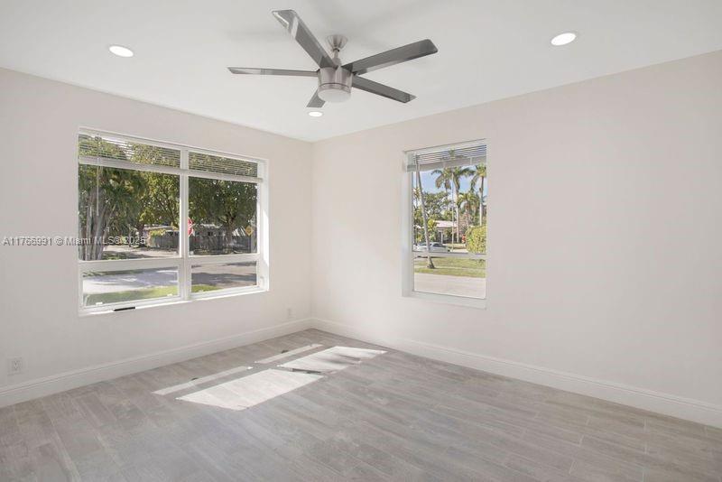 HOLLYWOOD LAKES SECTION - Residential