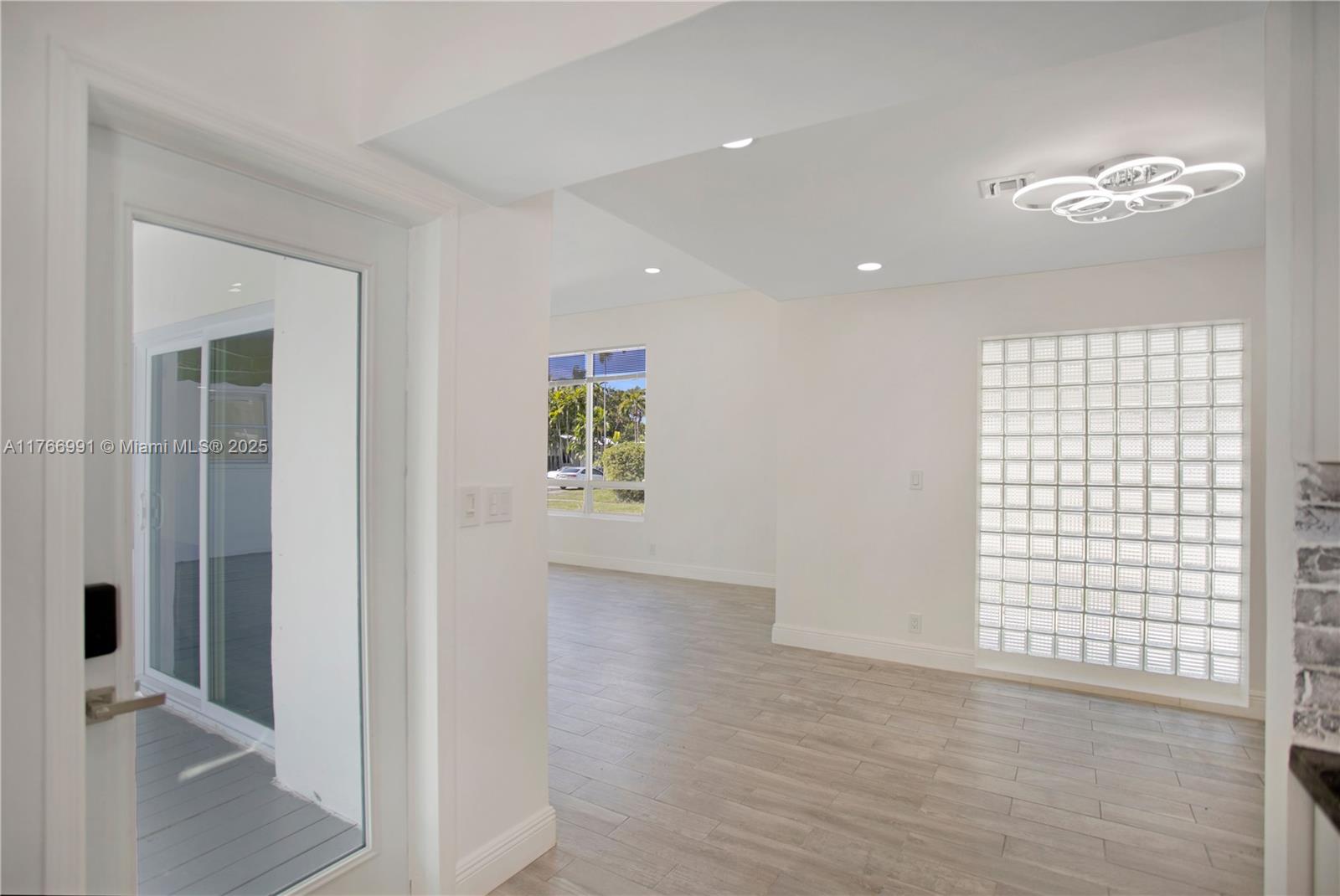 HOLLYWOOD LAKES SECTION - Residential