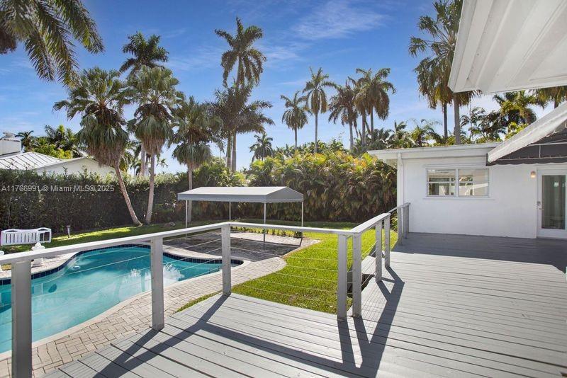 HOLLYWOOD LAKES SECTION - Residential